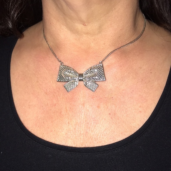 Costume silver bow necklace - Picture 3 of 5